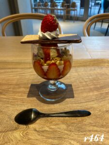 イチゴパフェ（牧の原テーブル）